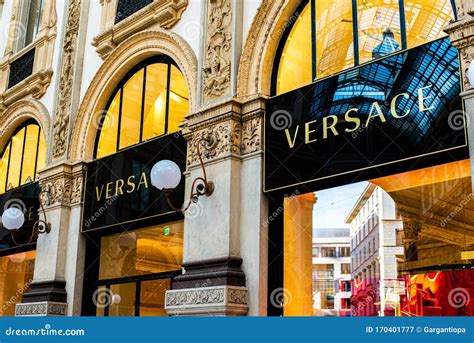 boutique gianni versace milano|where was versace founded.